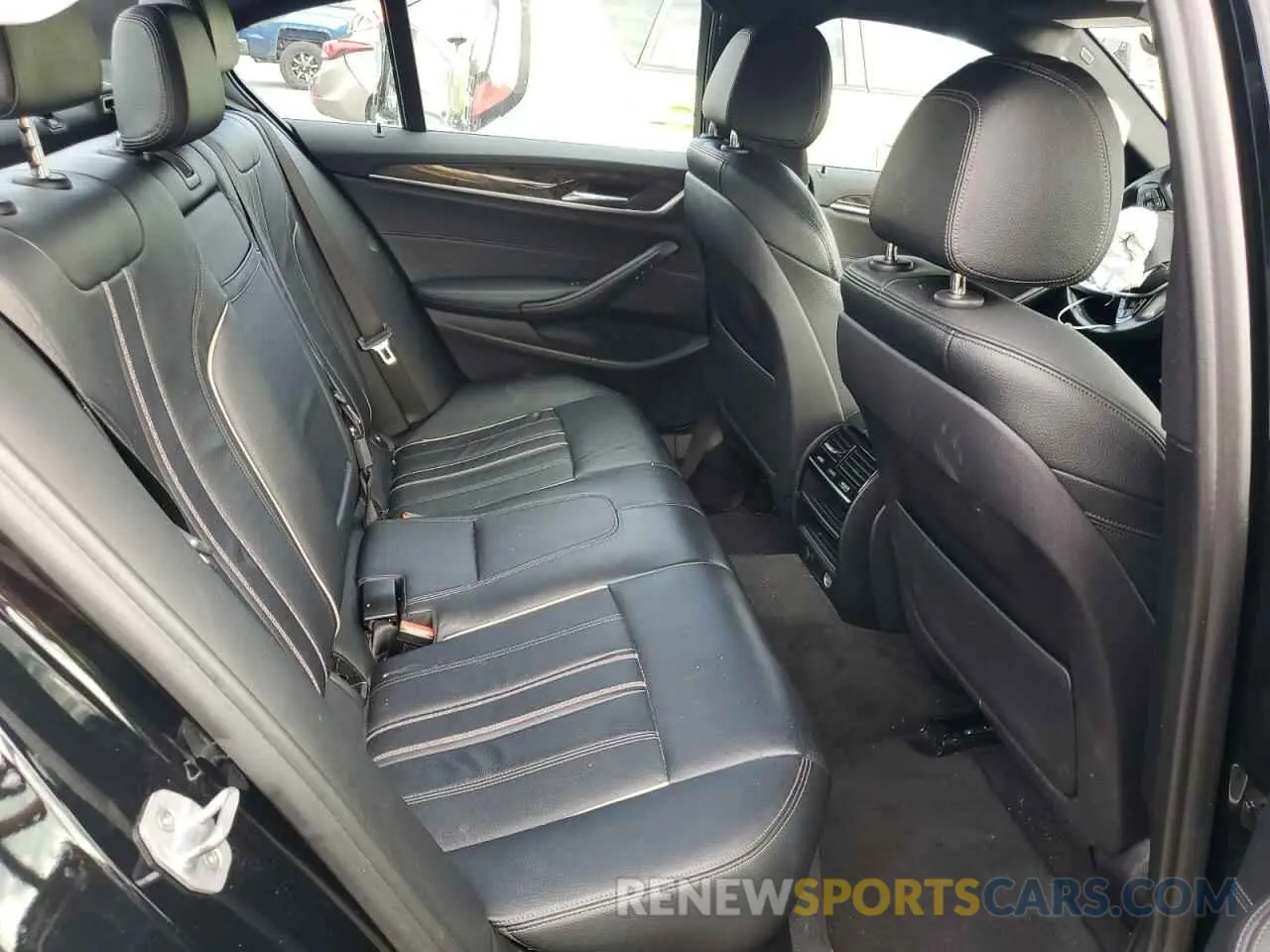 10 Photograph of a damaged car WBAJA7C5XKWC77773 BMW 5 SERIES 2019