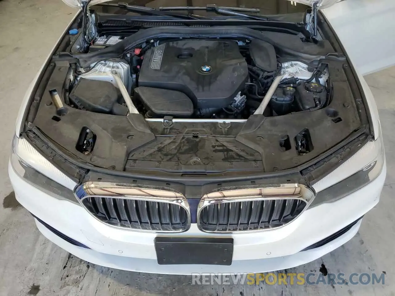 11 Photograph of a damaged car WBAJA7C5XKWW07957 BMW 5 SERIES 2019