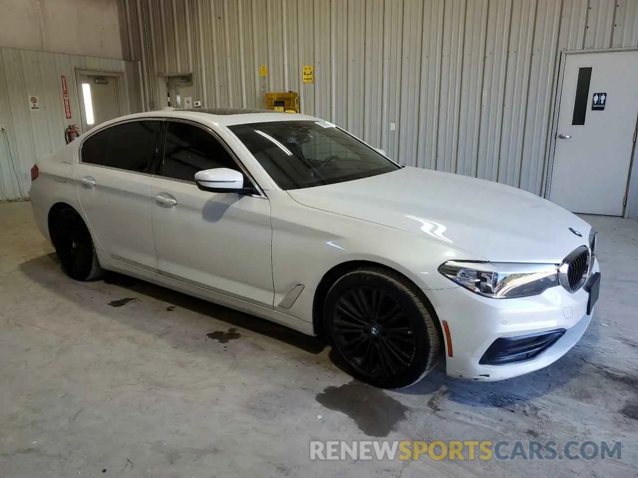 4 Photograph of a damaged car WBAJA7C5XKWW07957 BMW 5 SERIES 2019