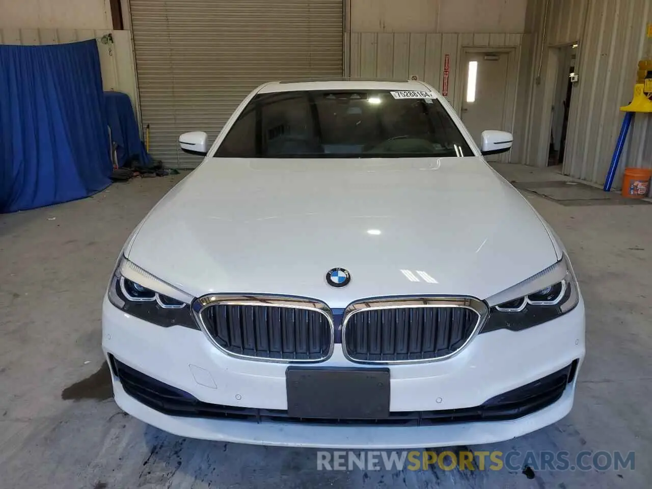 5 Photograph of a damaged car WBAJA7C5XKWW07957 BMW 5 SERIES 2019