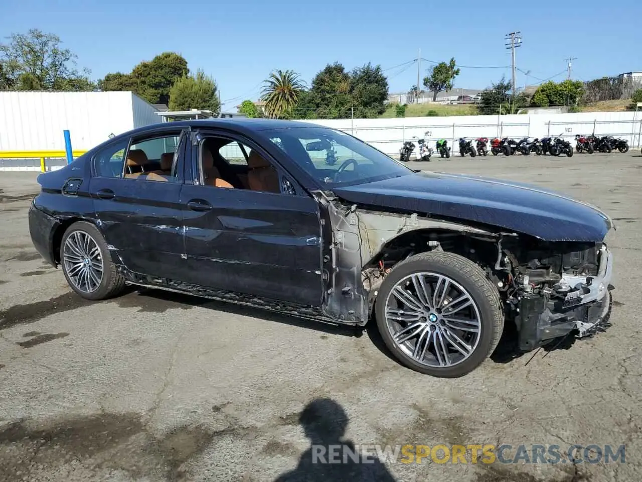 4 Photograph of a damaged car WBAJA9C51KB254706 BMW 5 SERIES 2019