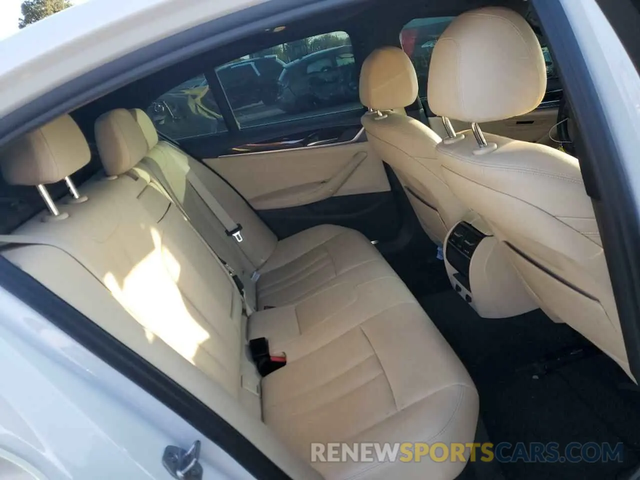 10 Photograph of a damaged car WBAJA9C55KB389784 BMW 5 SERIES 2019