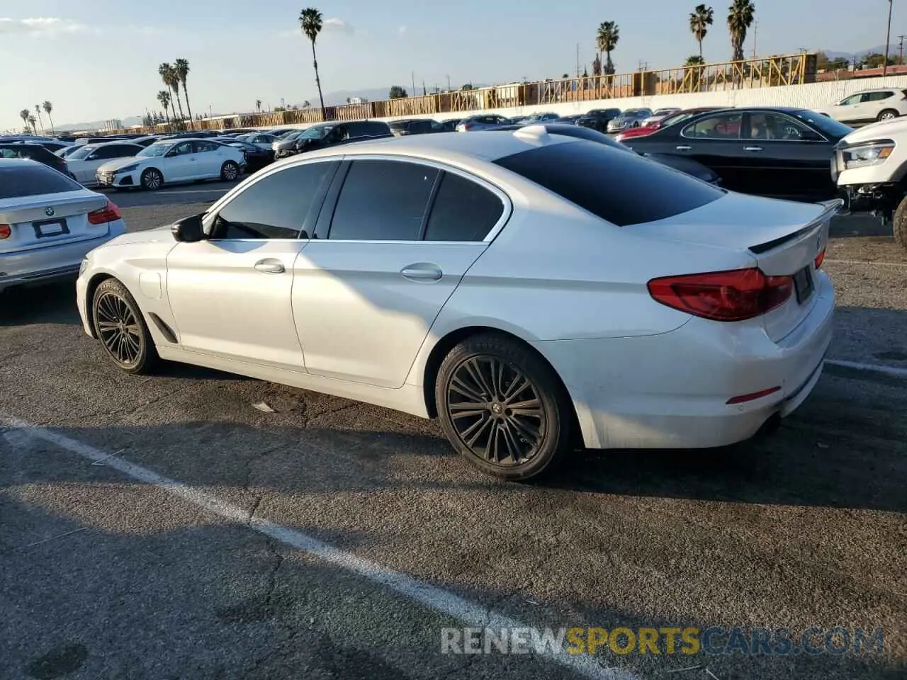 2 Photograph of a damaged car WBAJA9C55KB389784 BMW 5 SERIES 2019