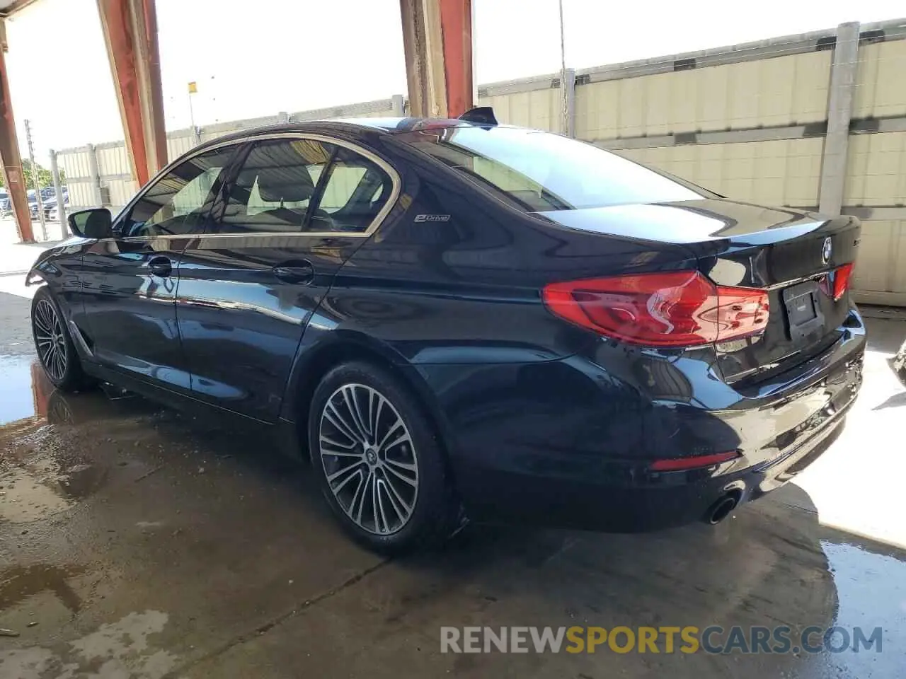 2 Фотография поврежденного автомобиля WBAJA9C55KB399313 BMW 5 SERIES 2019