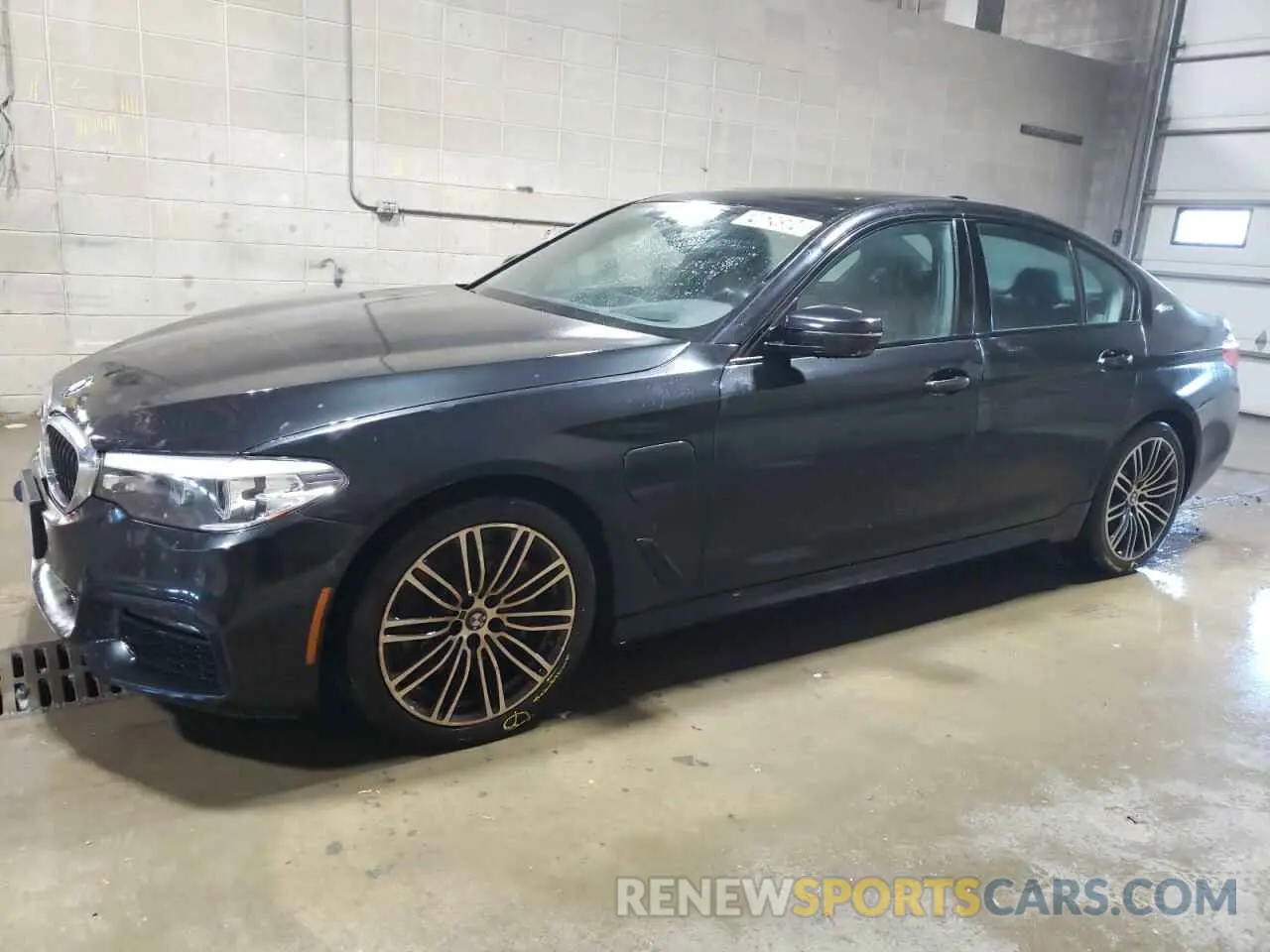 1 Photograph of a damaged car WBAJA9C58KB388774 BMW 5 SERIES 2019