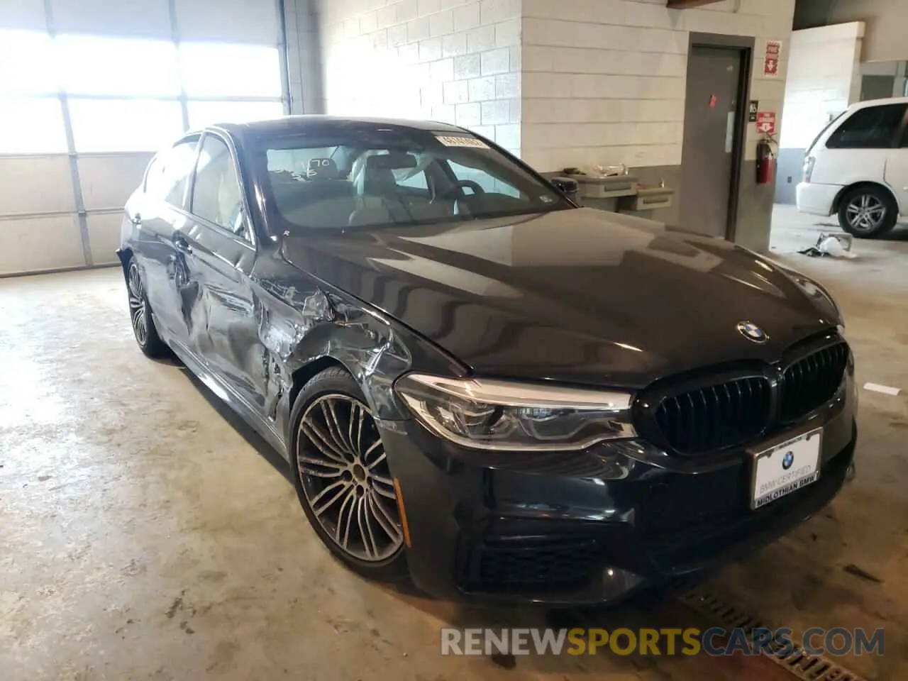 1 Фотография поврежденного автомобиля WBAJB1C50KB375547 BMW 5 SERIES 2019
