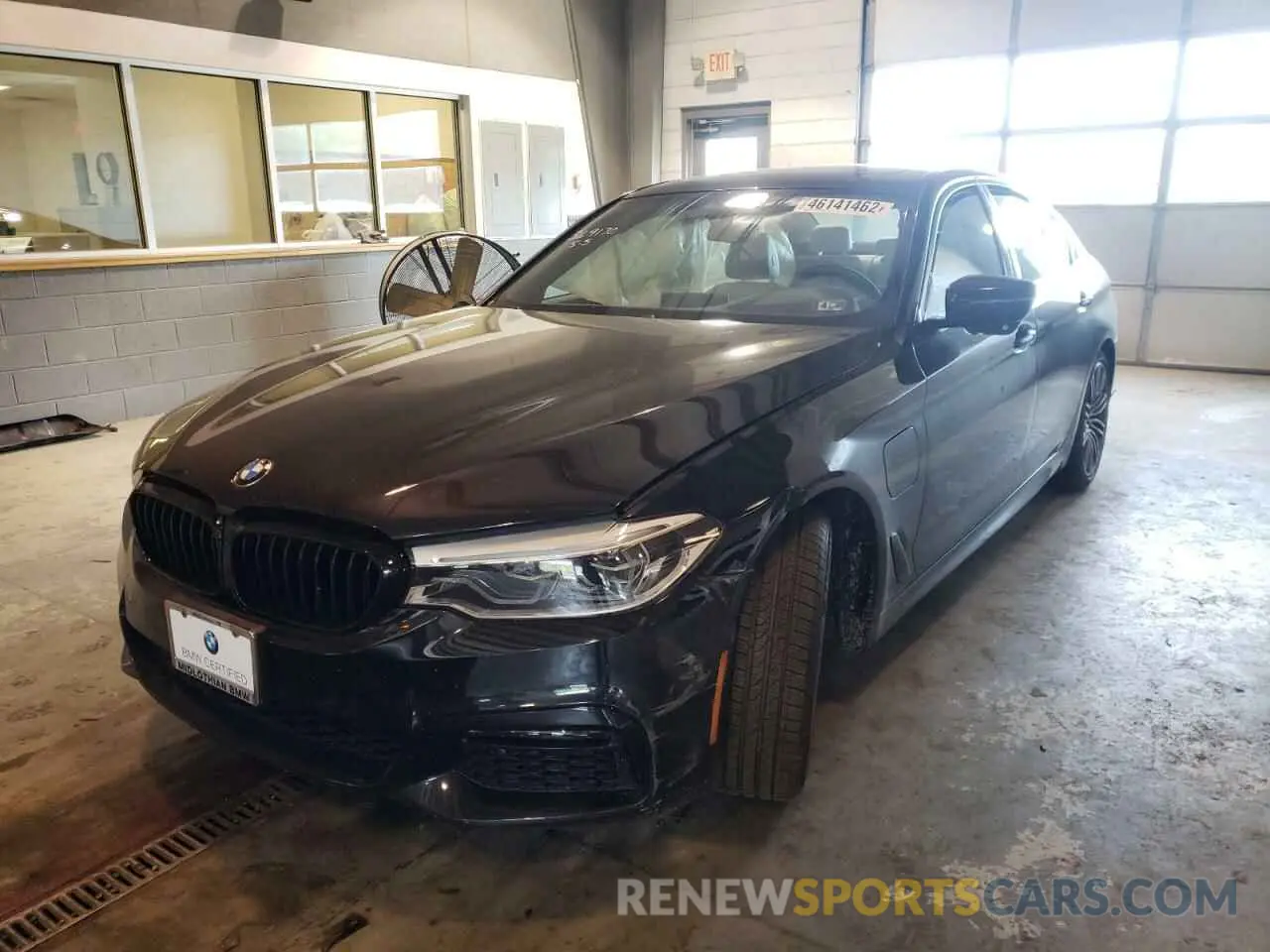 2 Фотография поврежденного автомобиля WBAJB1C50KB375547 BMW 5 SERIES 2019