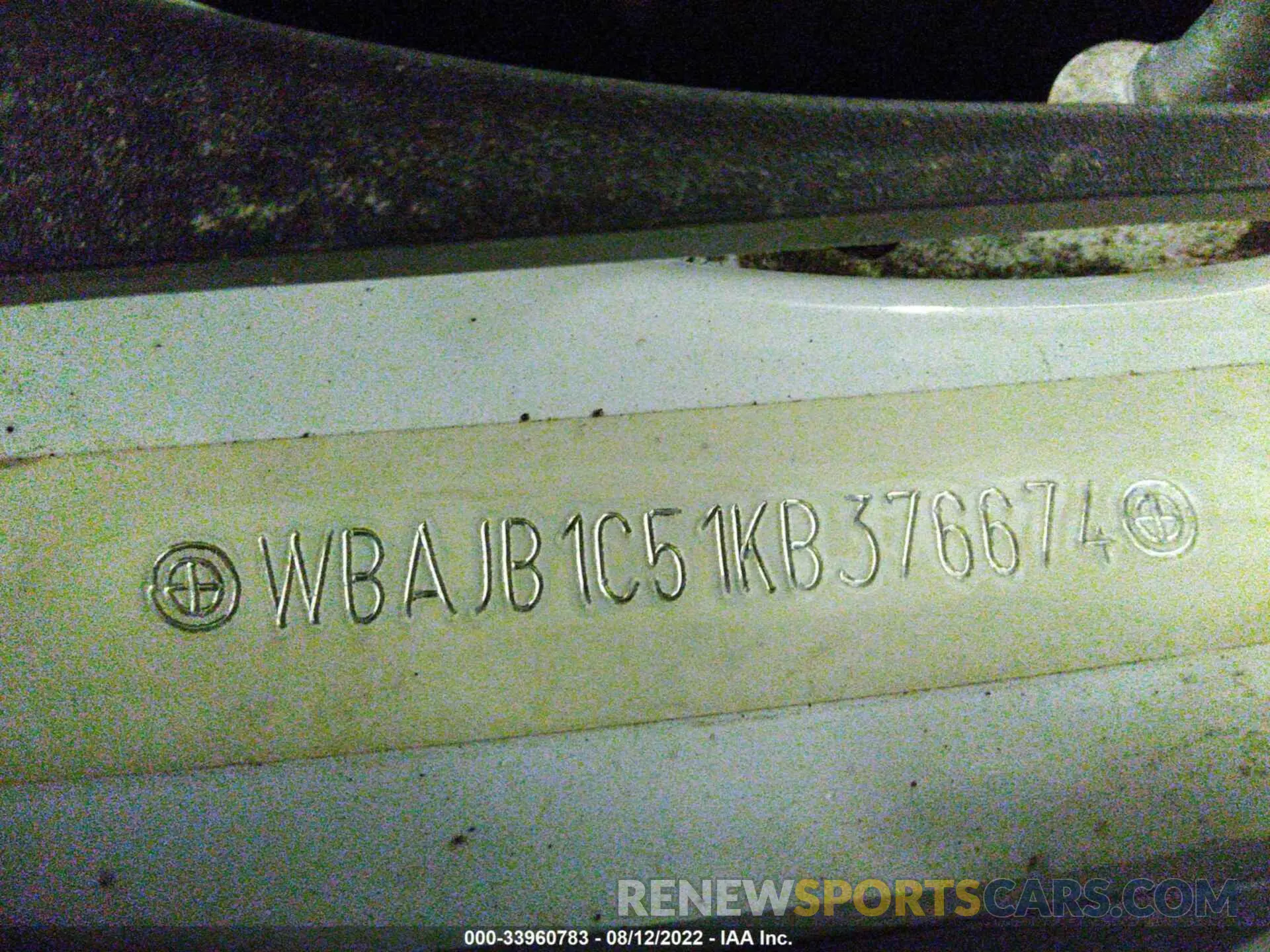 9 Photograph of a damaged car WBAJB1C51KB376674 BMW 5 SERIES 2019