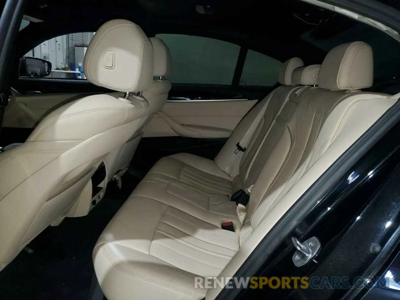 10 Photograph of a damaged car WBAJB1C59KB376731 BMW 5 SERIES 2019