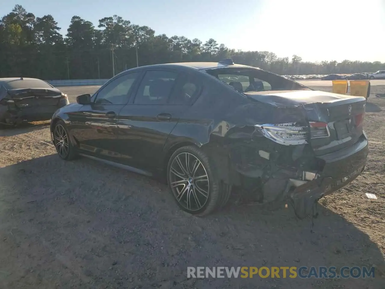 2 Фотография поврежденного автомобиля WBAJE5C52KWW06102 BMW 5 SERIES 2019