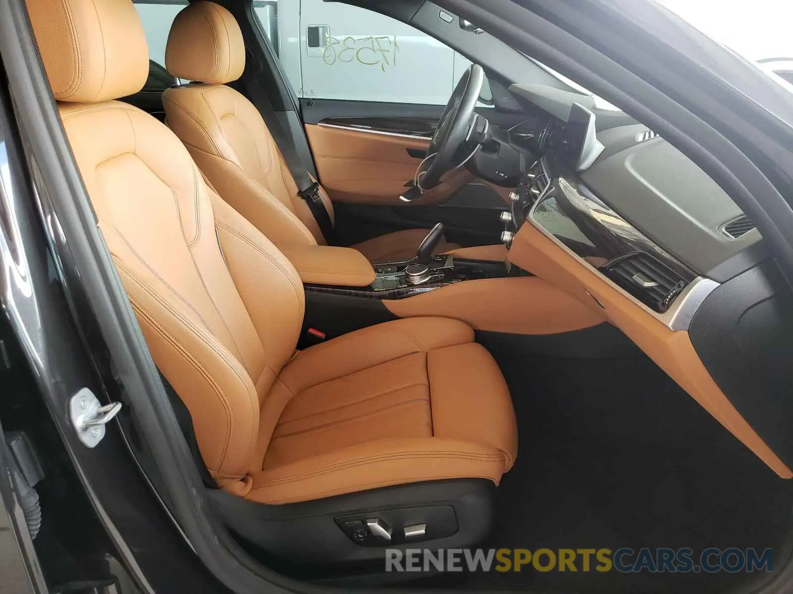 5 Photograph of a damaged car WBAJE5C53KWW07971 BMW 5 SERIES 2019