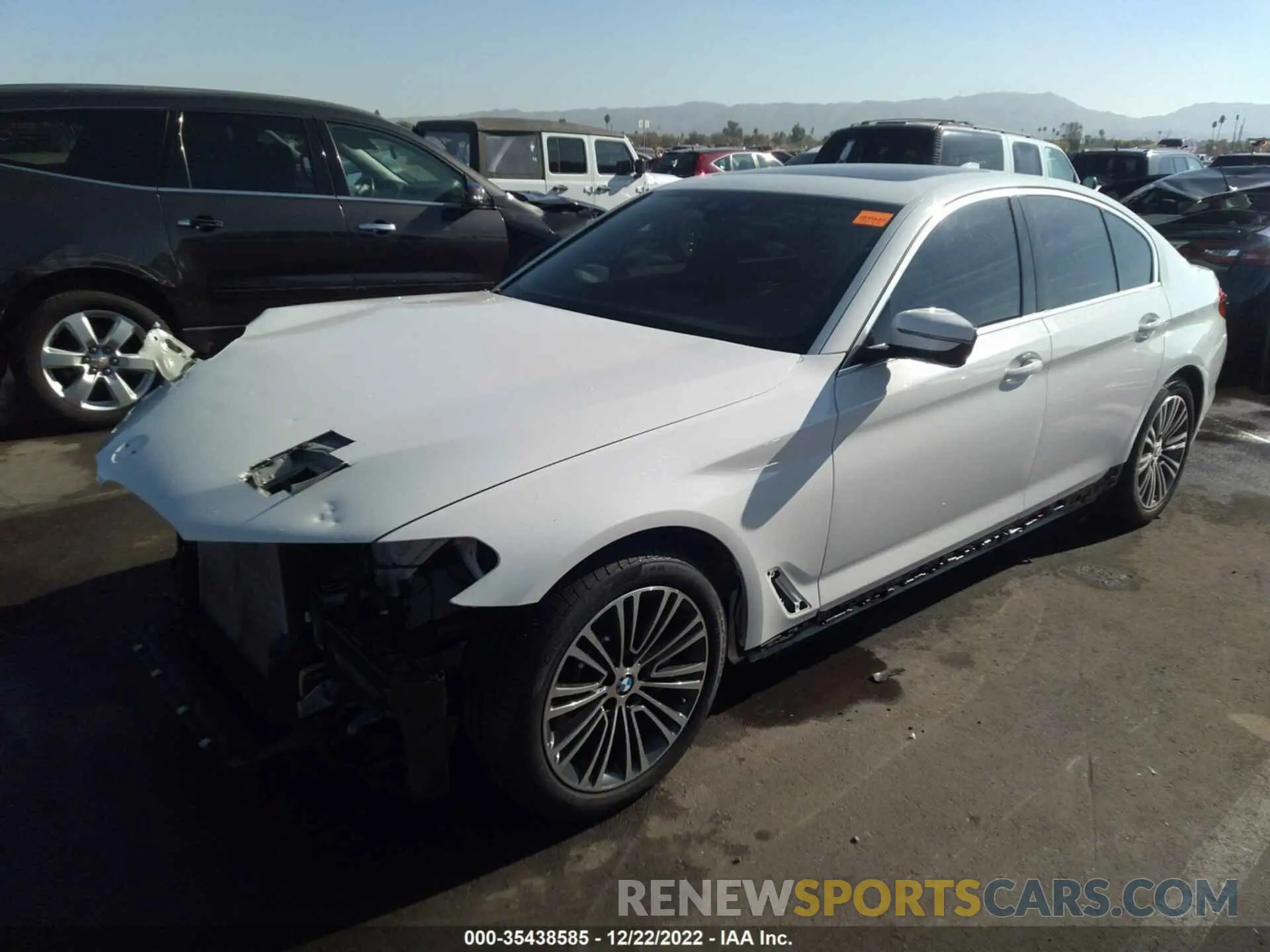 2 Фотография поврежденного автомобиля WBAJE5C53KWW11759 BMW 5 SERIES 2019