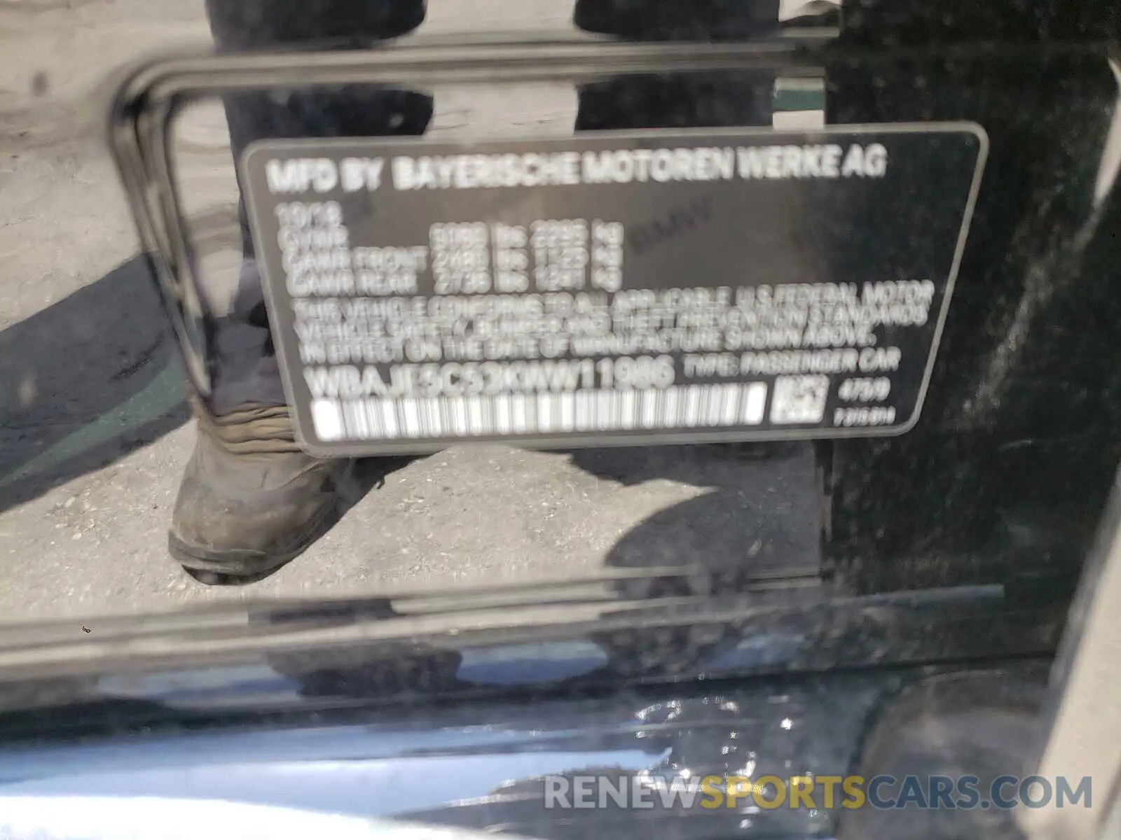 10 Photograph of a damaged car WBAJE5C53KWW11986 BMW 5 SERIES 2019