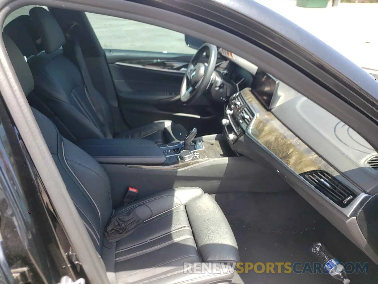 5 Photograph of a damaged car WBAJE5C53KWW11986 BMW 5 SERIES 2019