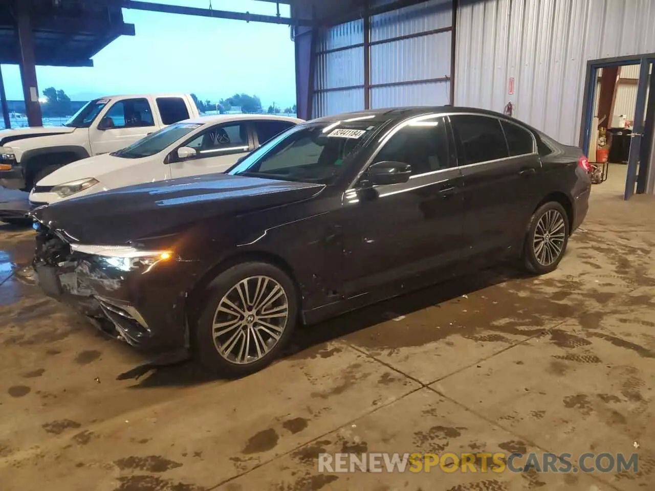 1 Фотография поврежденного автомобиля WBAJE5C53KWW22230 BMW 5 SERIES 2019