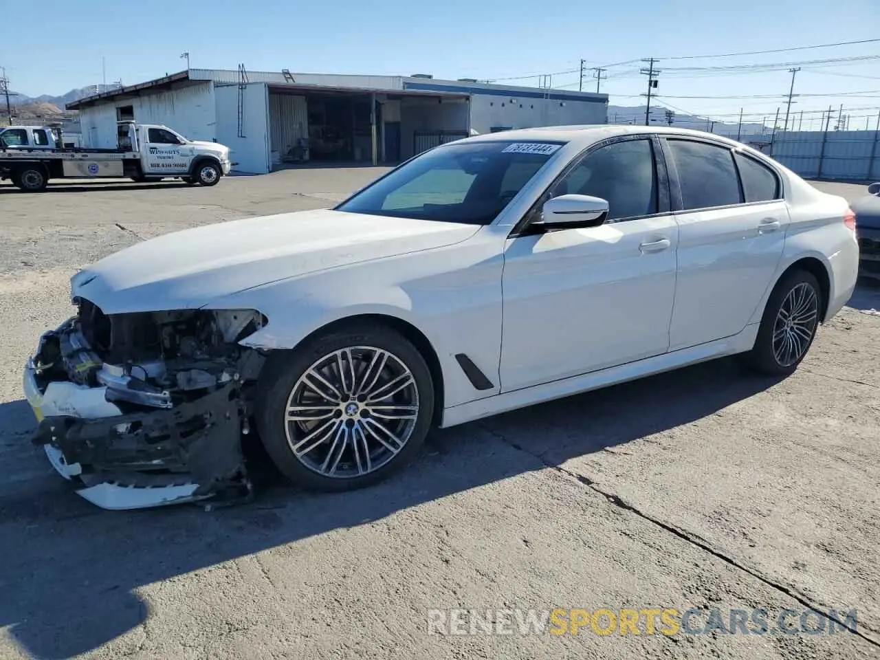 1 Фотография поврежденного автомобиля WBAJE5C53KWW32613 BMW 5 SERIES 2019