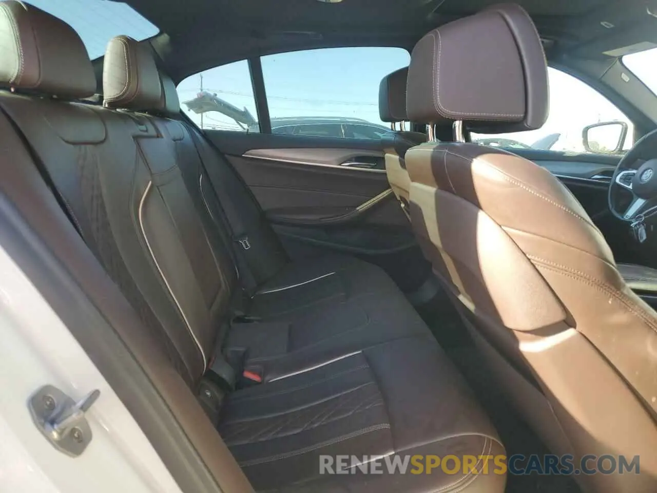 10 Фотография поврежденного автомобиля WBAJE5C53KWW32613 BMW 5 SERIES 2019