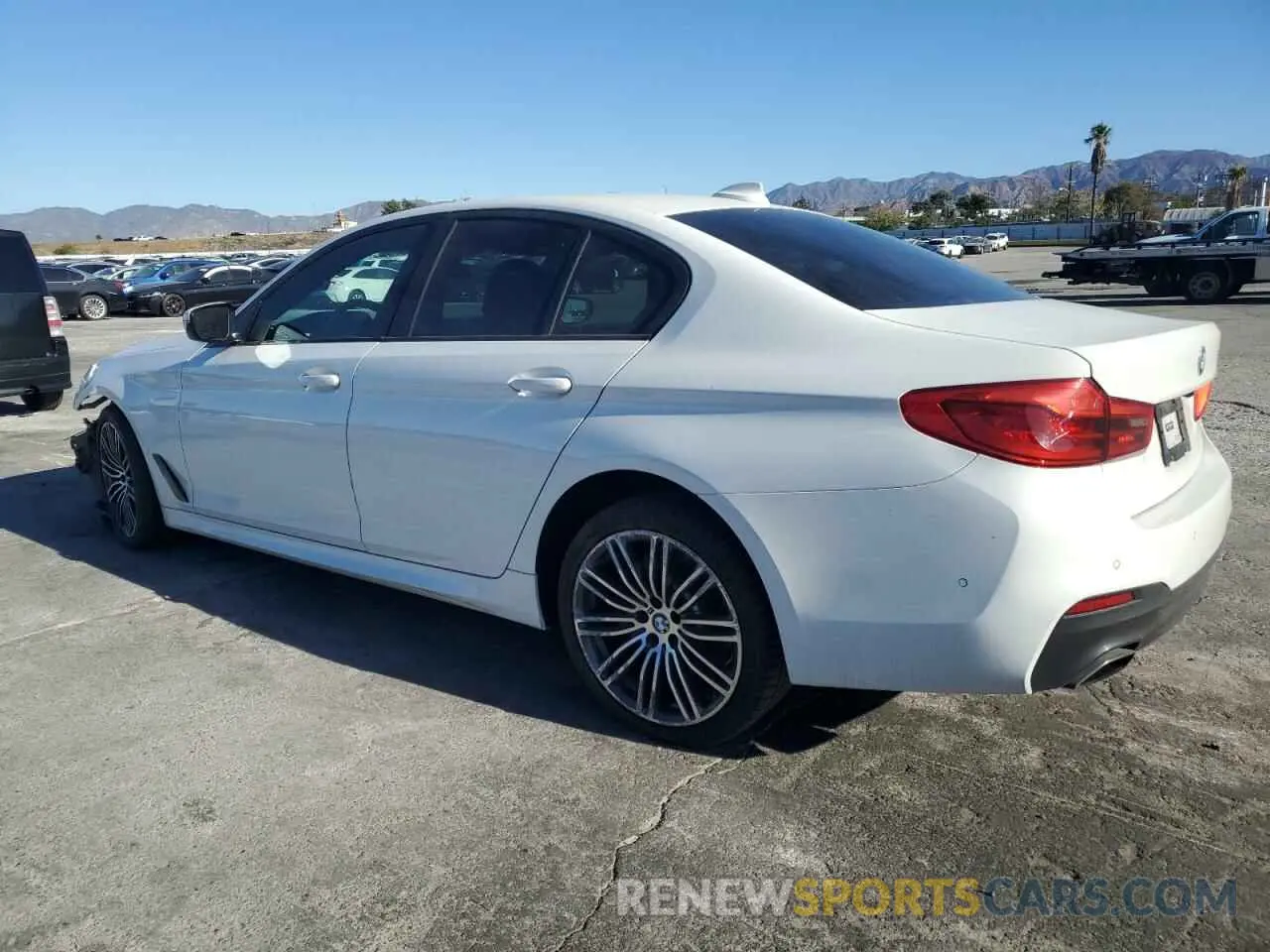 2 Фотография поврежденного автомобиля WBAJE5C53KWW32613 BMW 5 SERIES 2019