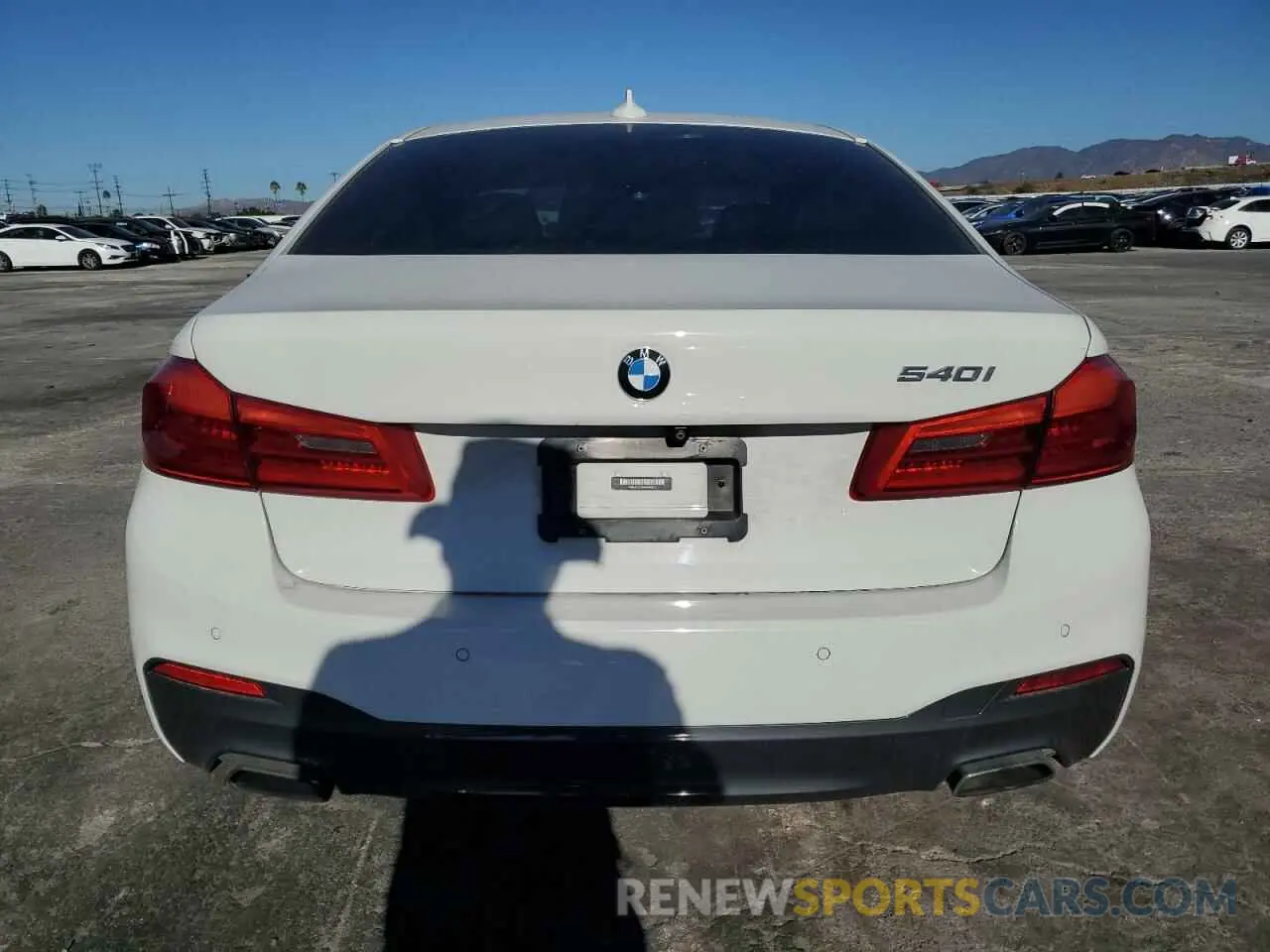 6 Фотография поврежденного автомобиля WBAJE5C53KWW32613 BMW 5 SERIES 2019