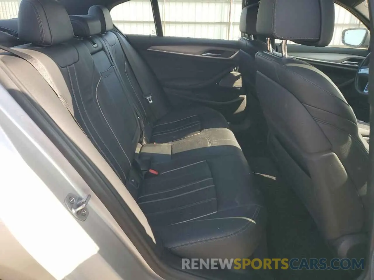 10 Фотография поврежденного автомобиля WBAJE5C55KG918988 BMW 5 SERIES 2019