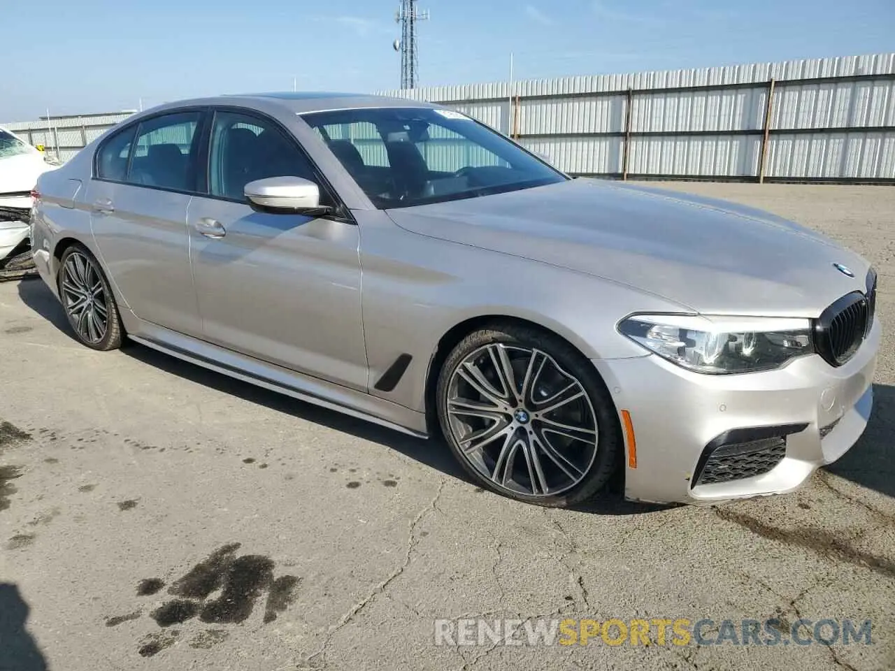 4 Фотография поврежденного автомобиля WBAJE5C55KG918988 BMW 5 SERIES 2019