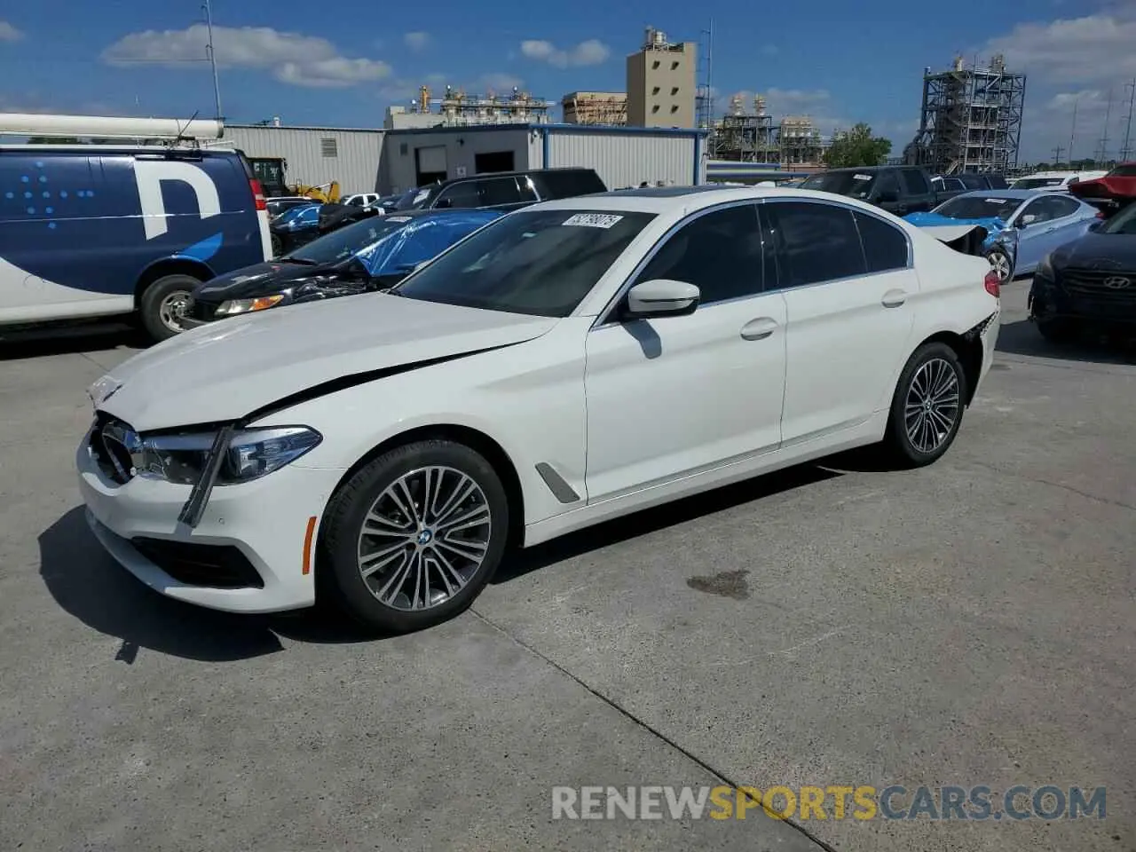 1 Фотография поврежденного автомобиля WBAJE5C56KWW17040 BMW 5 SERIES 2019