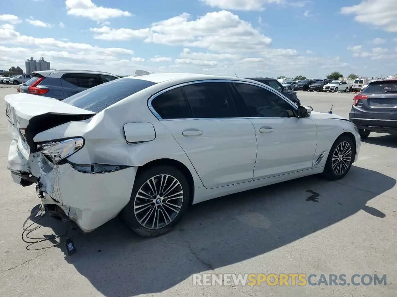3 Фотография поврежденного автомобиля WBAJE5C56KWW17040 BMW 5 SERIES 2019