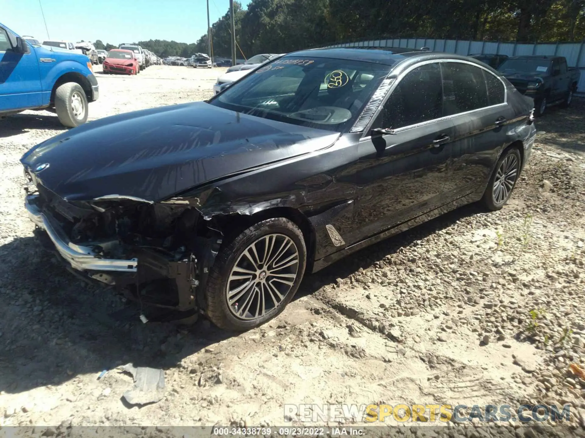 2 Фотография поврежденного автомобиля WBAJE5C57KWE66244 BMW 5 SERIES 2019