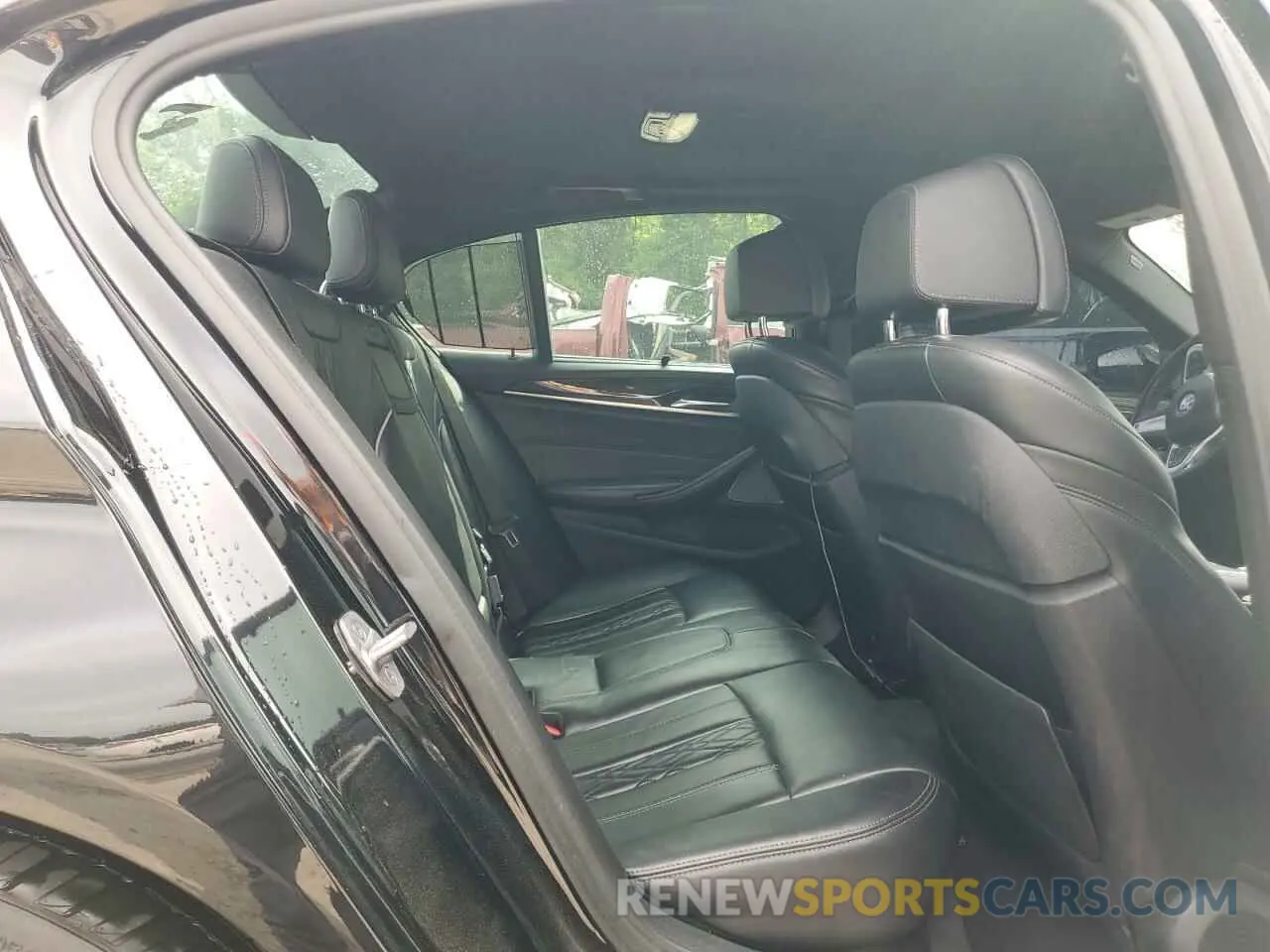 10 Photograph of a damaged car WBAJE5C58KWW10039 BMW 5 SERIES 2019