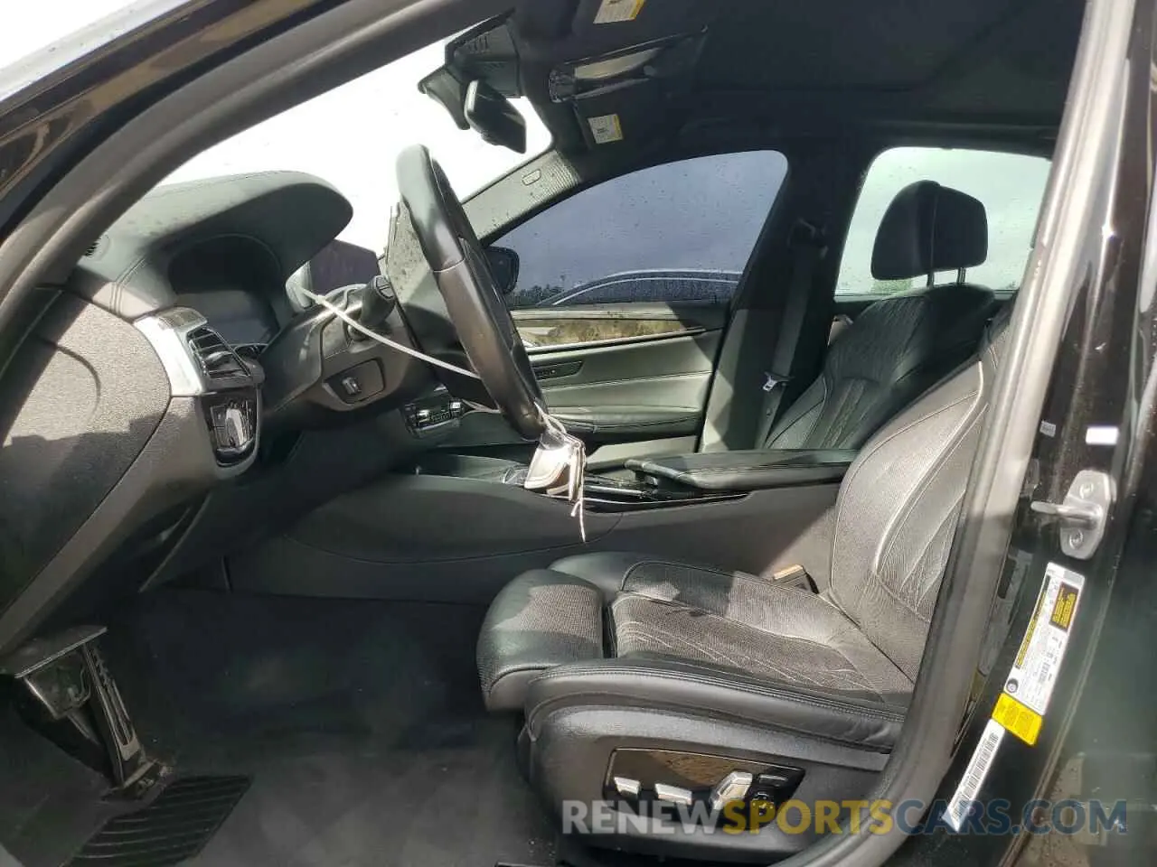 7 Photograph of a damaged car WBAJE5C58KWW10039 BMW 5 SERIES 2019