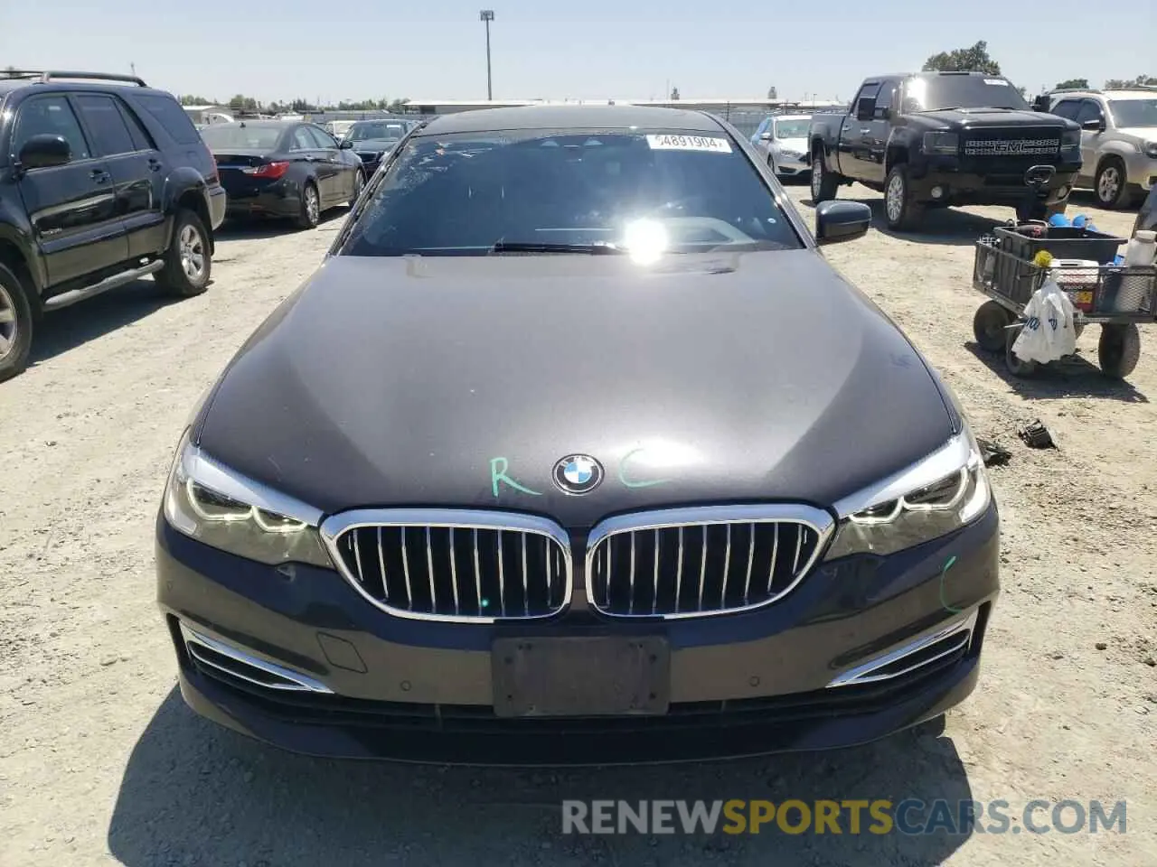 5 Photograph of a damaged car WBAJE5C58KWW27567 BMW 5 SERIES 2019
