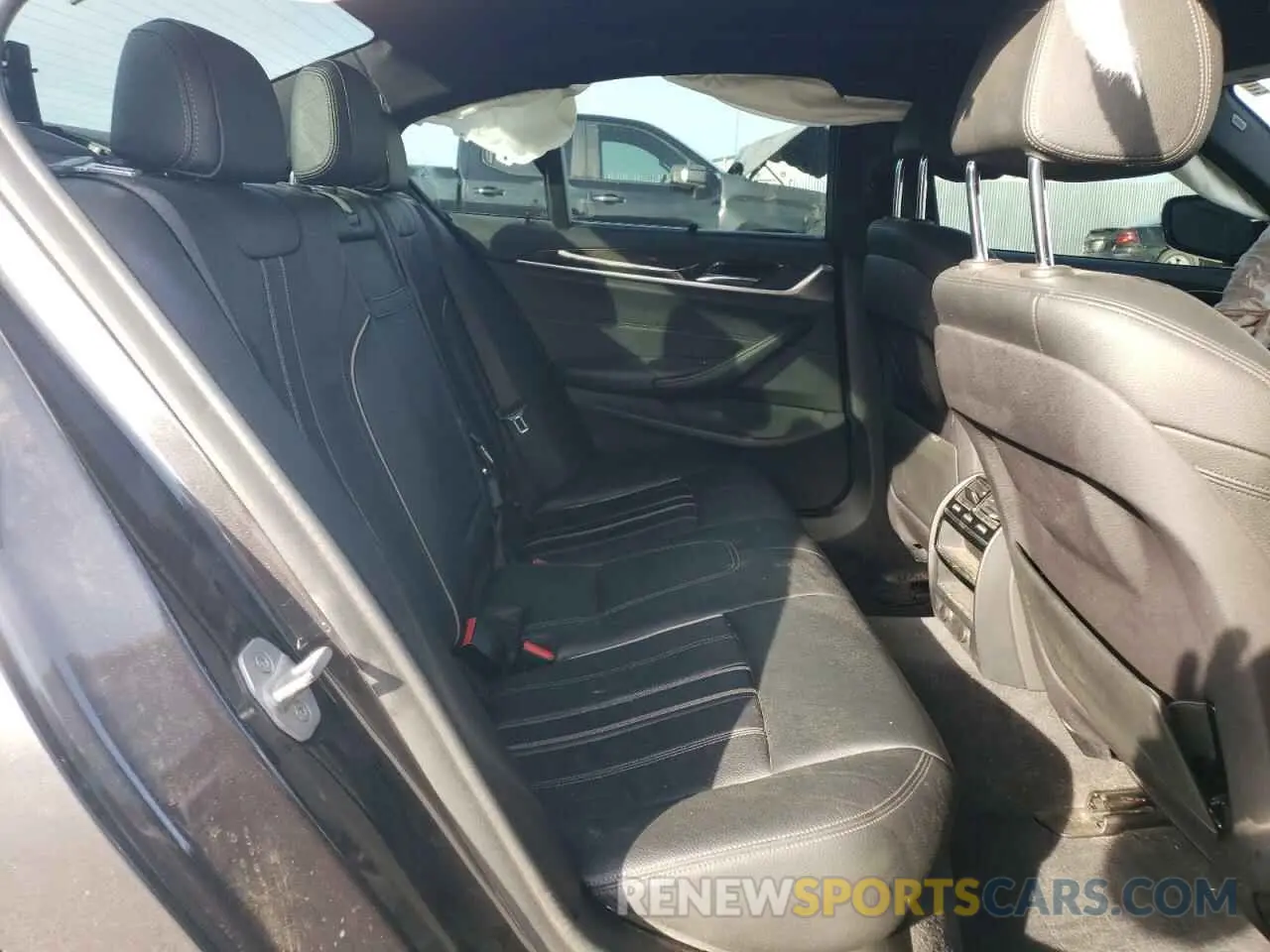 10 Photograph of a damaged car WBAJE5C5XKWW01214 BMW 5 SERIES 2019