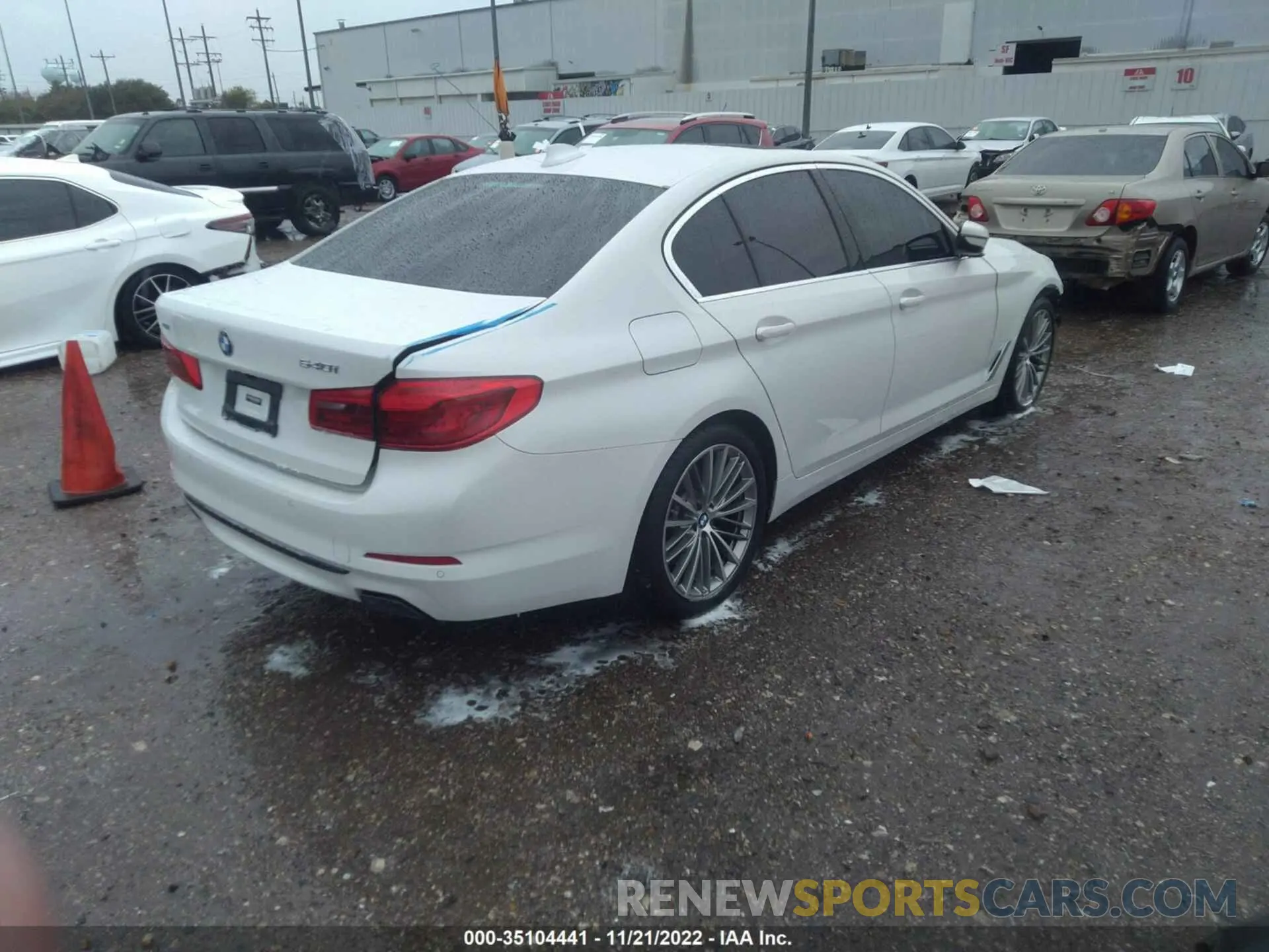 4 Photograph of a damaged car WBAJE7C50KWW27588 BMW 5 SERIES 2019