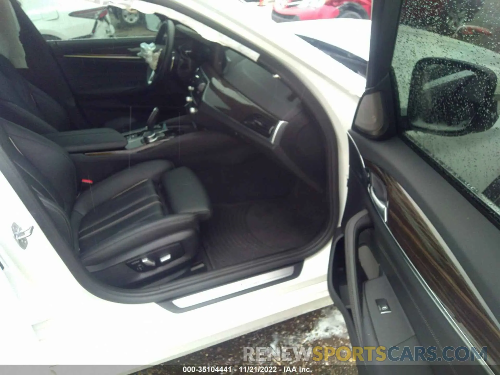 5 Photograph of a damaged car WBAJE7C50KWW27588 BMW 5 SERIES 2019