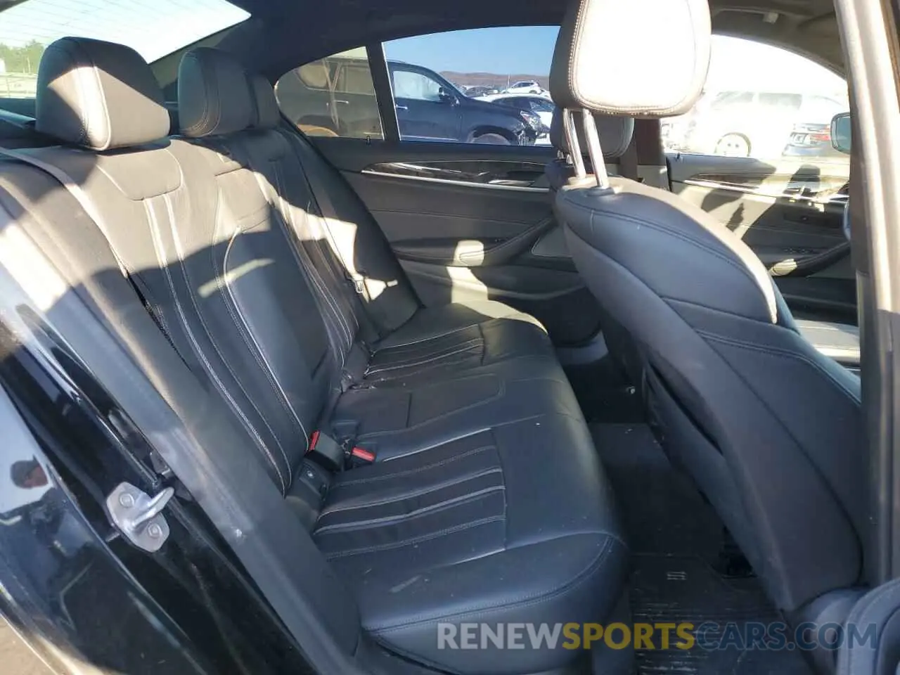 10 Photograph of a damaged car WBAJE7C50KWW40163 BMW 5 SERIES 2019