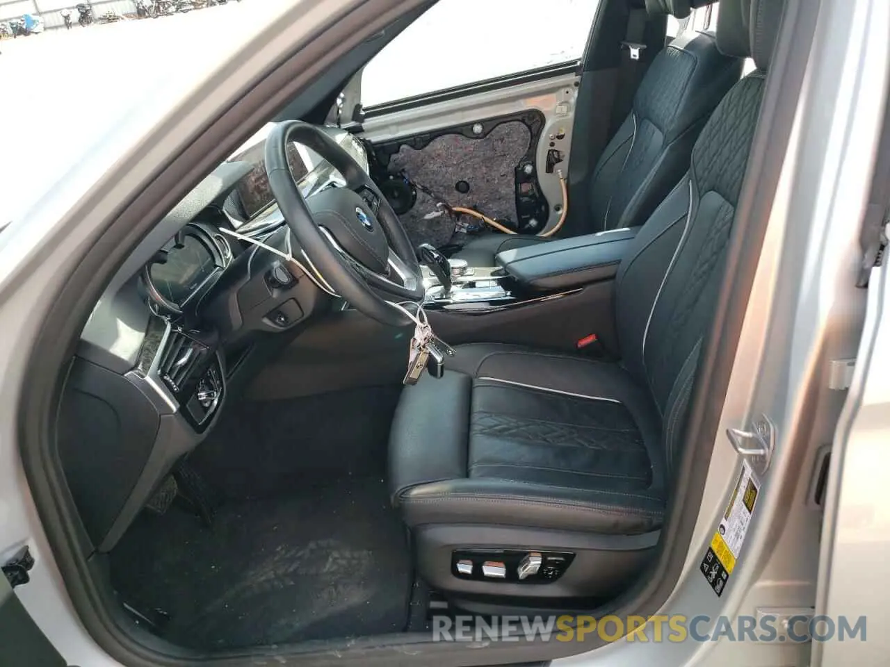 5 Photograph of a damaged car WBAJE7C51KWD55782 BMW 5 SERIES 2019