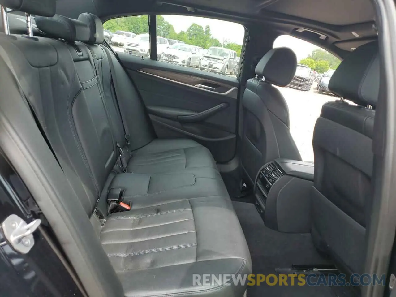 10 Photograph of a damaged car WBAJE7C55KWD55834 BMW 5 SERIES 2019