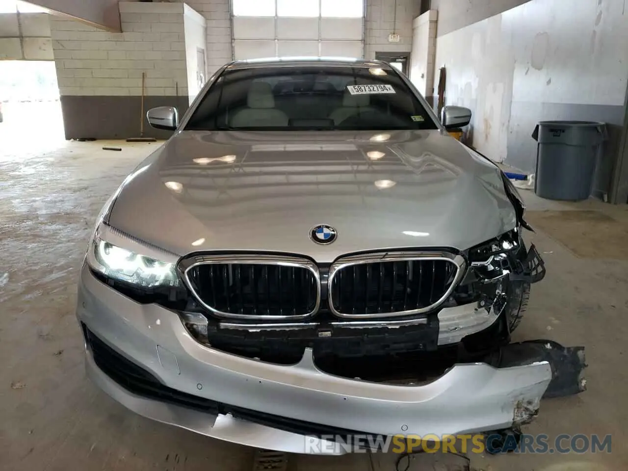 5 Photograph of a damaged car WBAJE7C55KWW45150 BMW 5 SERIES 2019