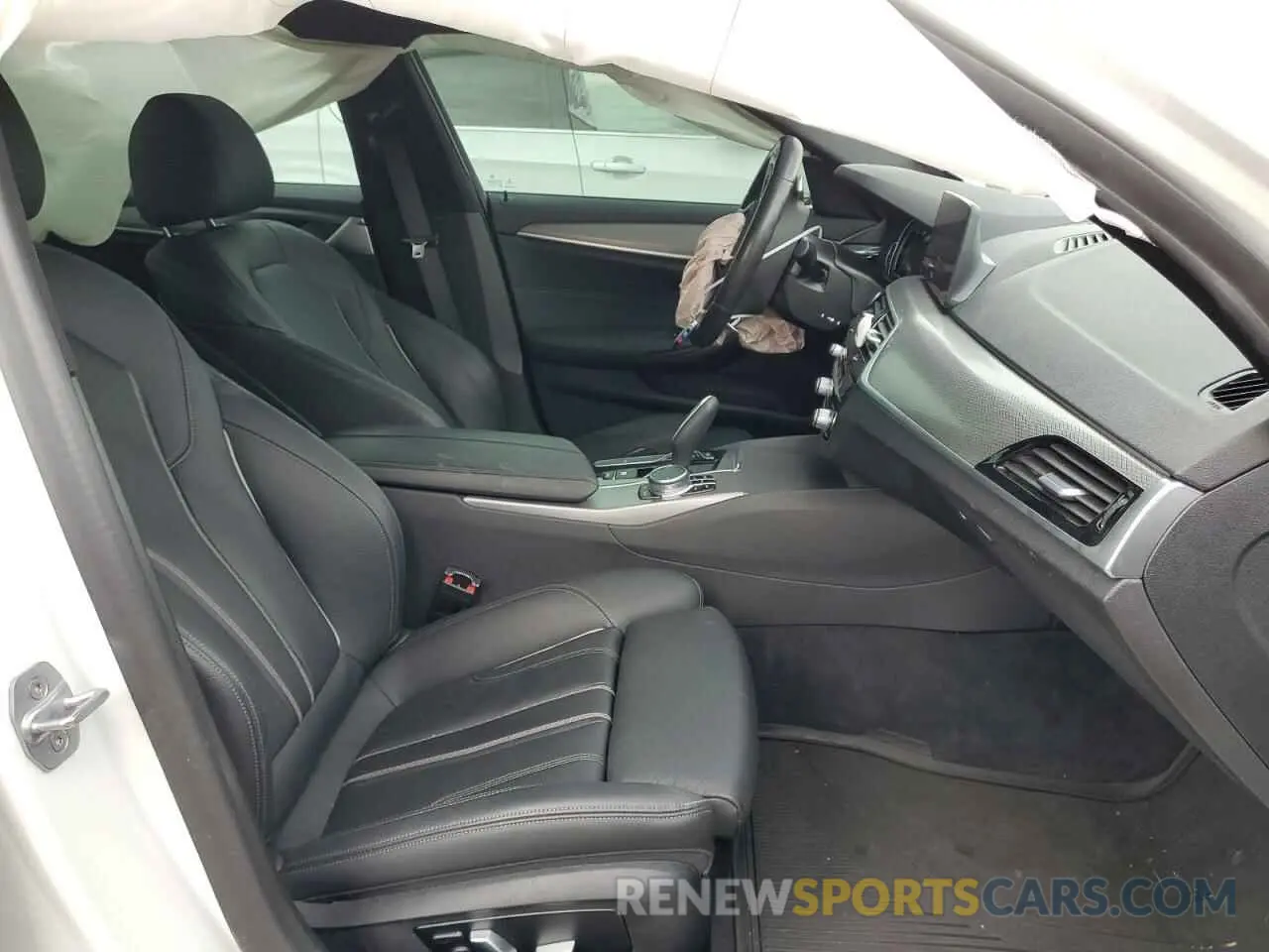 5 Photograph of a damaged car WBAJE7C56KG892753 BMW 5 SERIES 2019