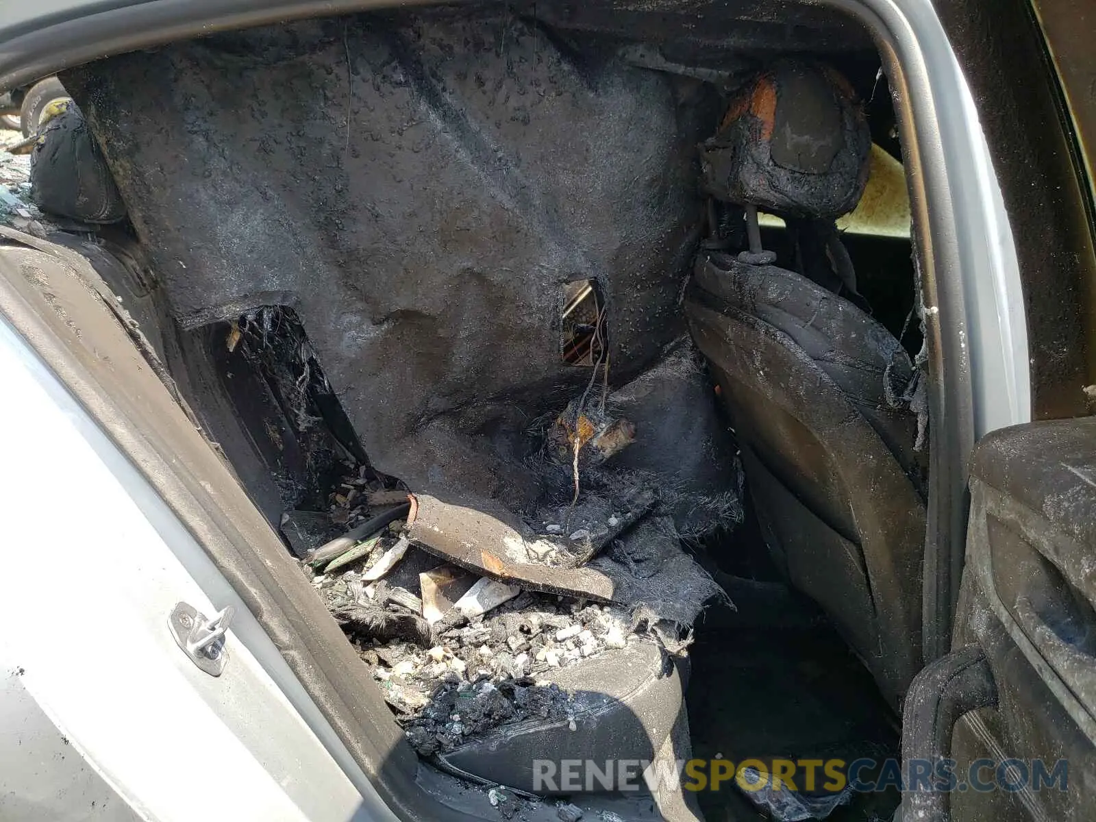 6 Photograph of a damaged car WBAJE7C59KWW19067 BMW 5 SERIES 2019