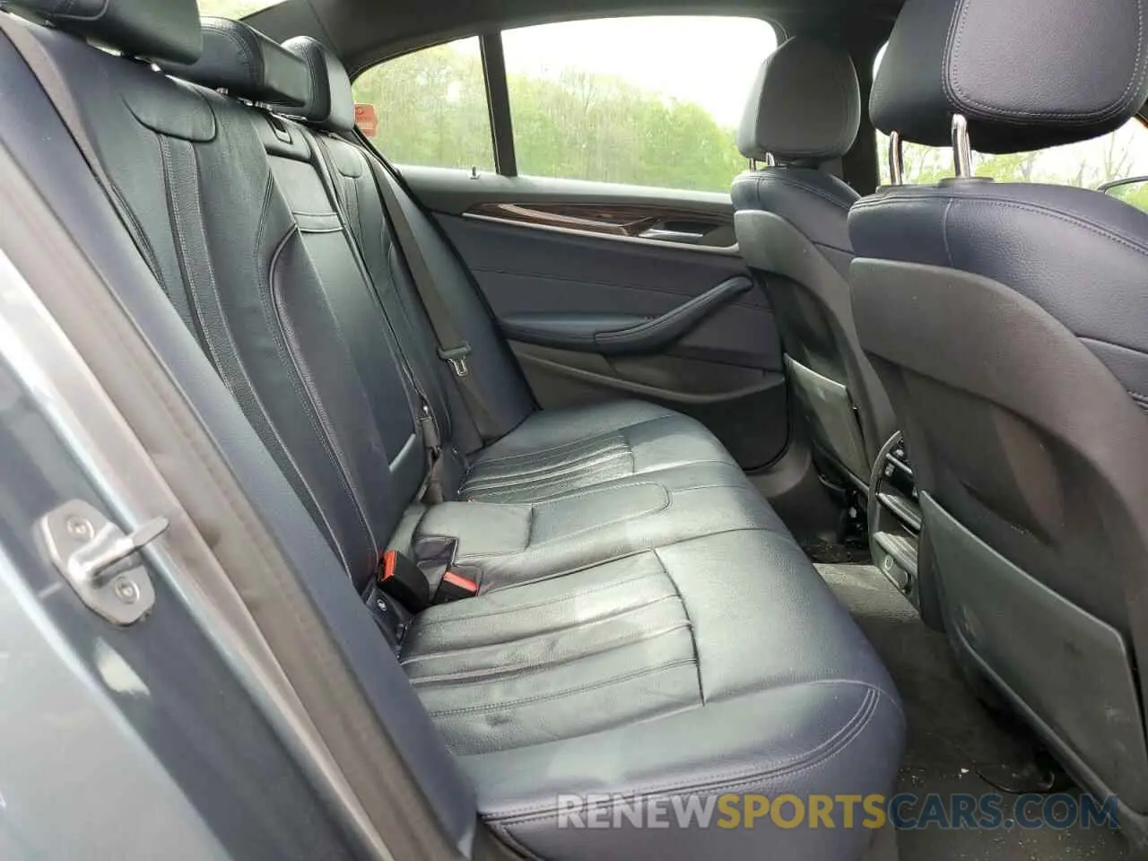 10 Photograph of a damaged car WBAJE7C59KWW31848 BMW 5 SERIES 2019