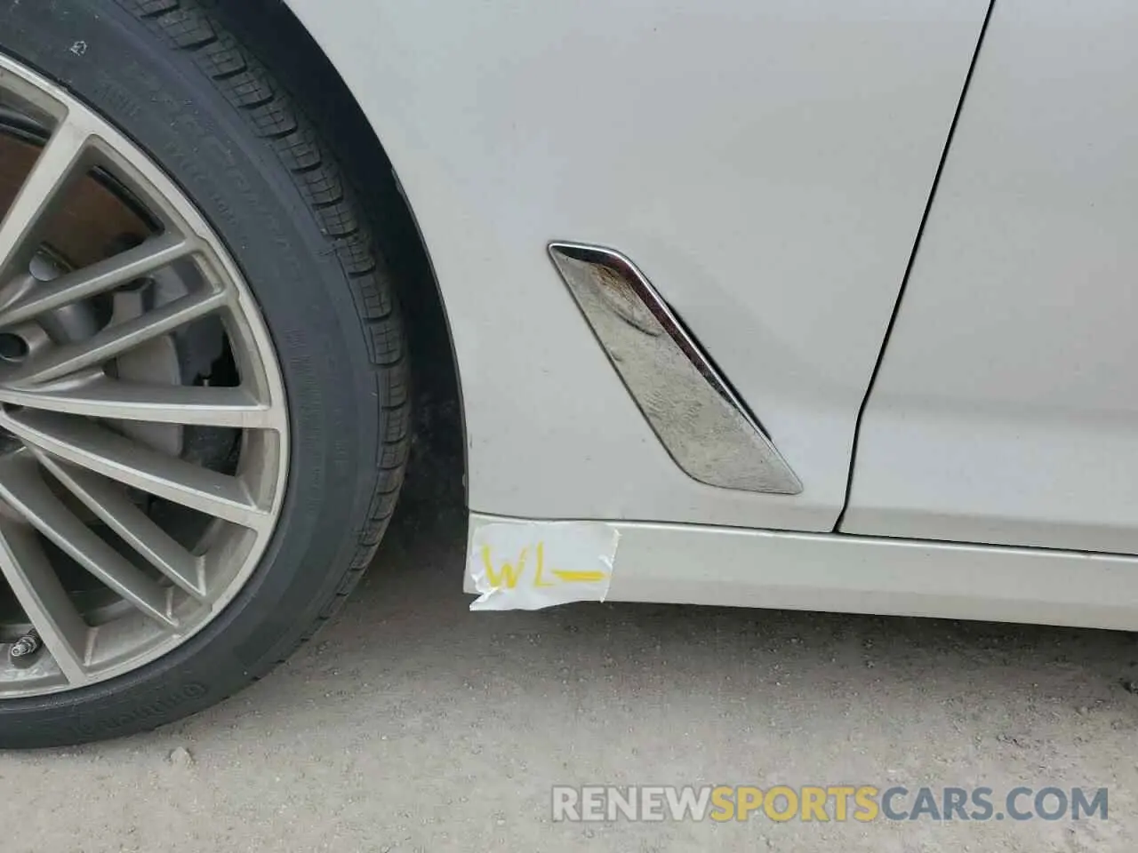 12 Фотография поврежденного автомобиля WBAJR3C02LCE48105 BMW 5 SERIES 2020