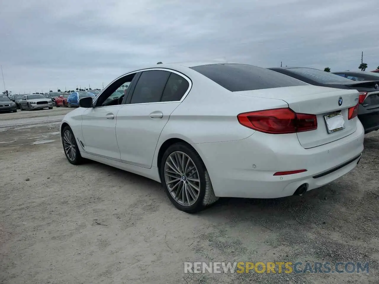 2 Фотография поврежденного автомобиля WBAJR3C02LCE48105 BMW 5 SERIES 2020
