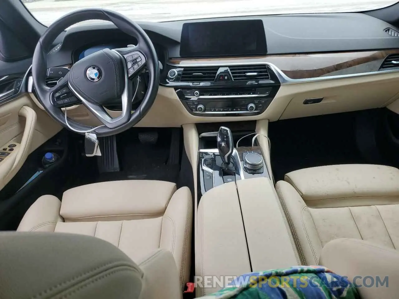 8 Фотография поврежденного автомобиля WBAJR3C02LCE48105 BMW 5 SERIES 2020