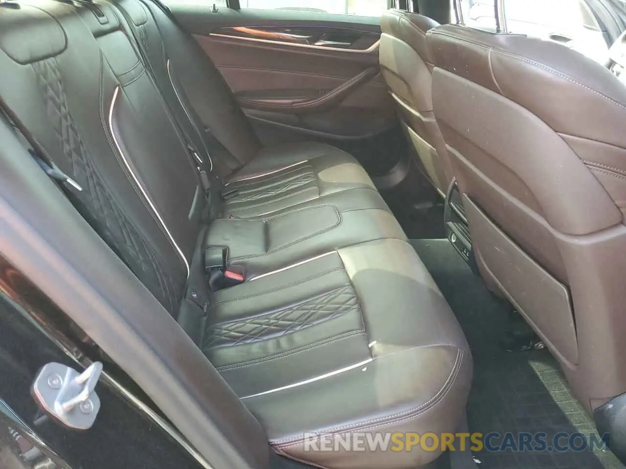 10 Фотография поврежденного автомобиля WBAJR3C08LCE04108 BMW 5 SERIES 2020