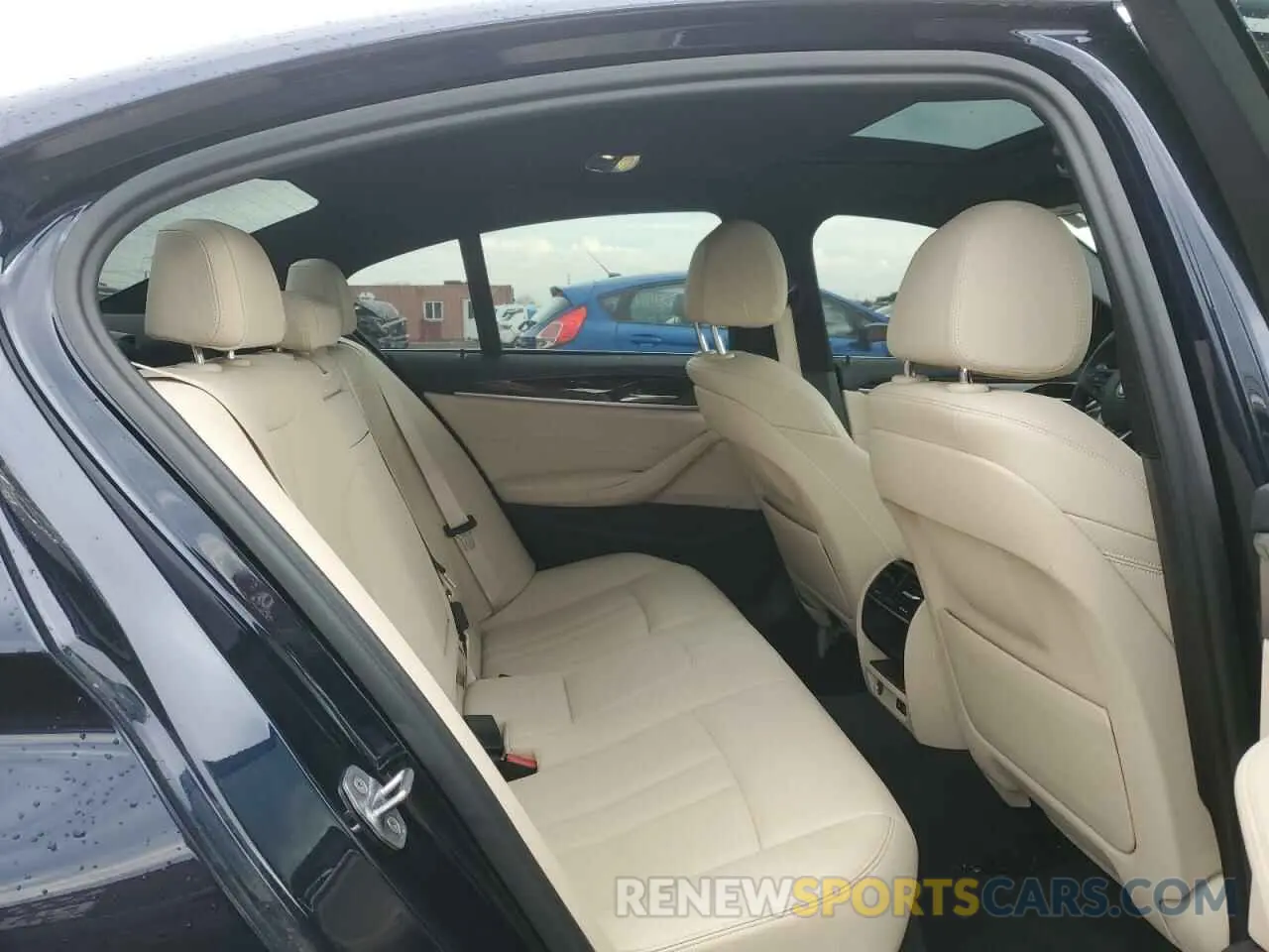 10 Фотография поврежденного автомобиля WBAJR7C0XLCE48697 BMW 5 SERIES 2020