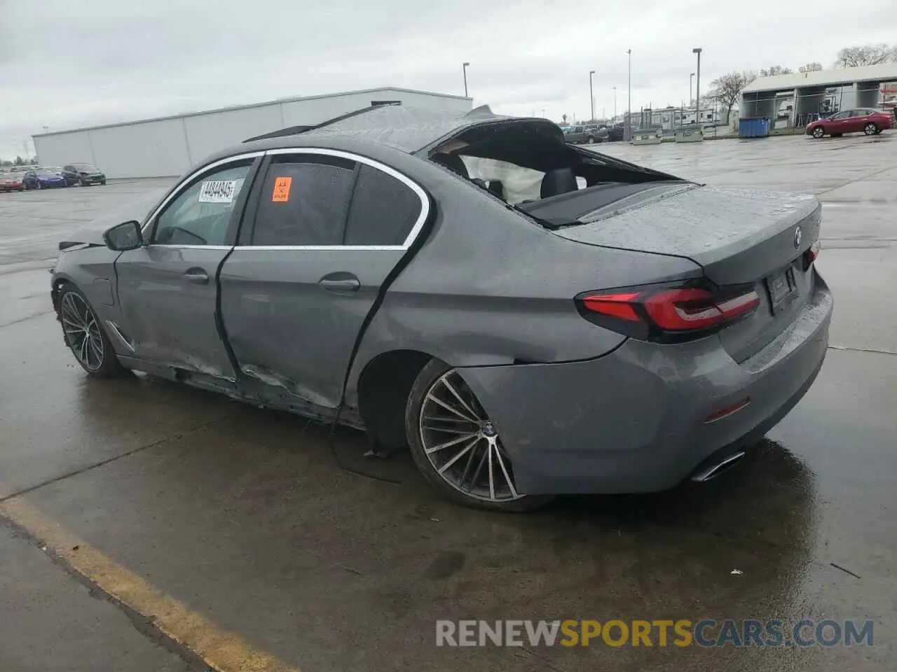2 Фотография поврежденного автомобиля WBA13AG01MCF99695 BMW 5 SERIES 2021