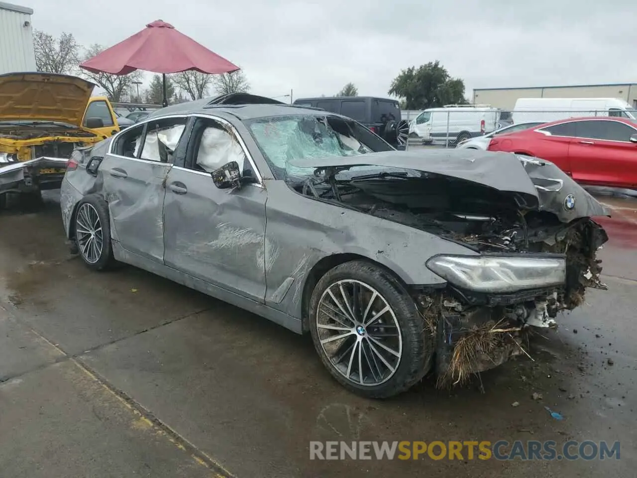4 Фотография поврежденного автомобиля WBA13AG01MCF99695 BMW 5 SERIES 2021