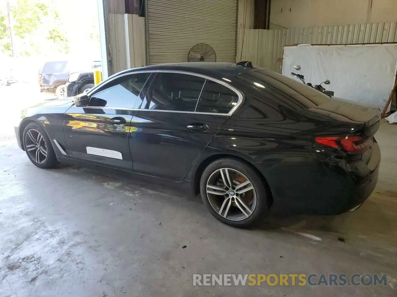 2 Photograph of a damaged car WBA13BJ08MCF13023 BMW 5 SERIES 2021