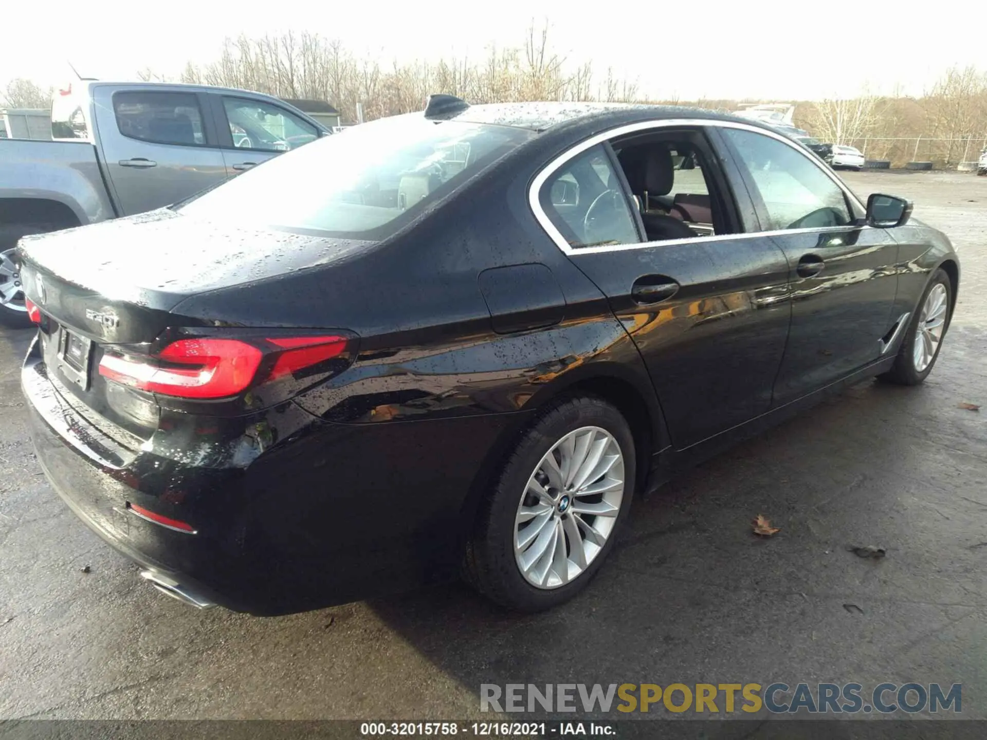4 Photograph of a damaged car WBA13BJ09MCF89804 BMW 5 SERIES 2021